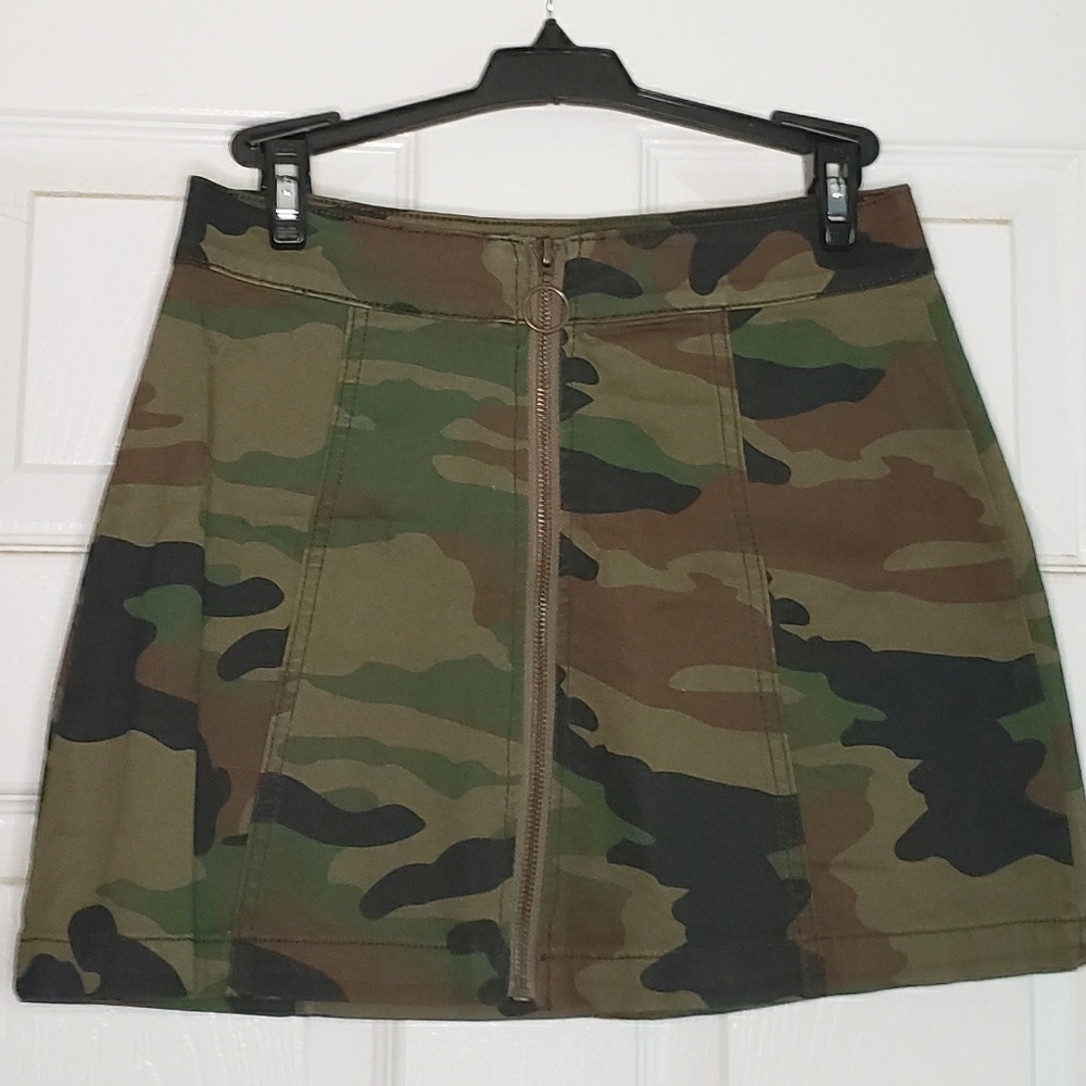 FOREVER 21 Camo skirt